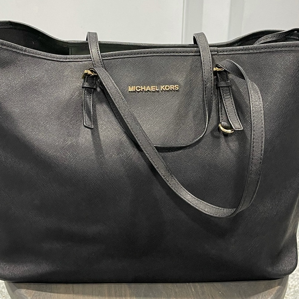 MICHAEL KORS LARGE BLACK TOTE W/ DOUBLE HANDLES